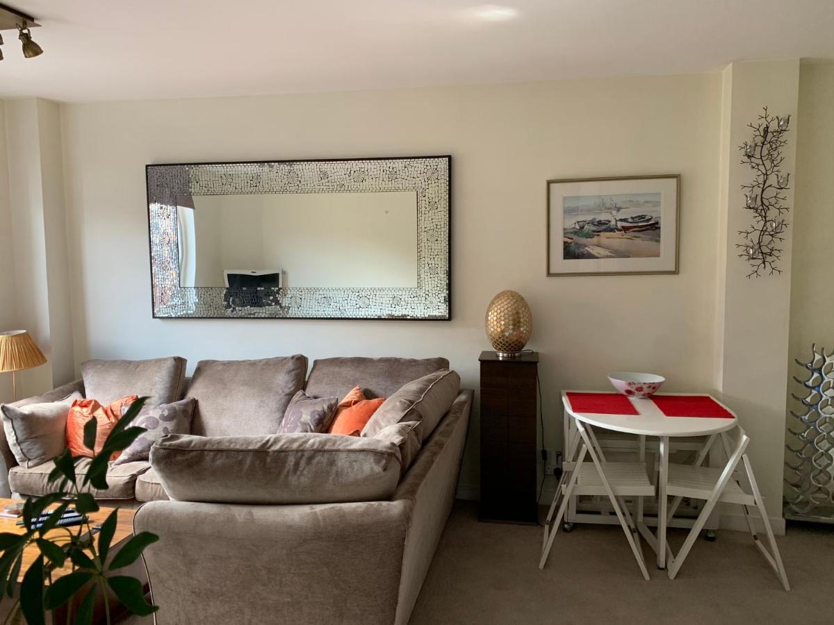 4 The Courtyard Central Windsor 2Br Экстерьер фото