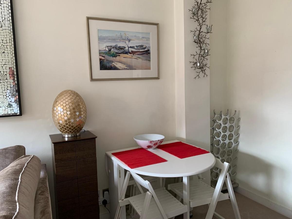 4 The Courtyard Central Windsor 2Br Экстерьер фото